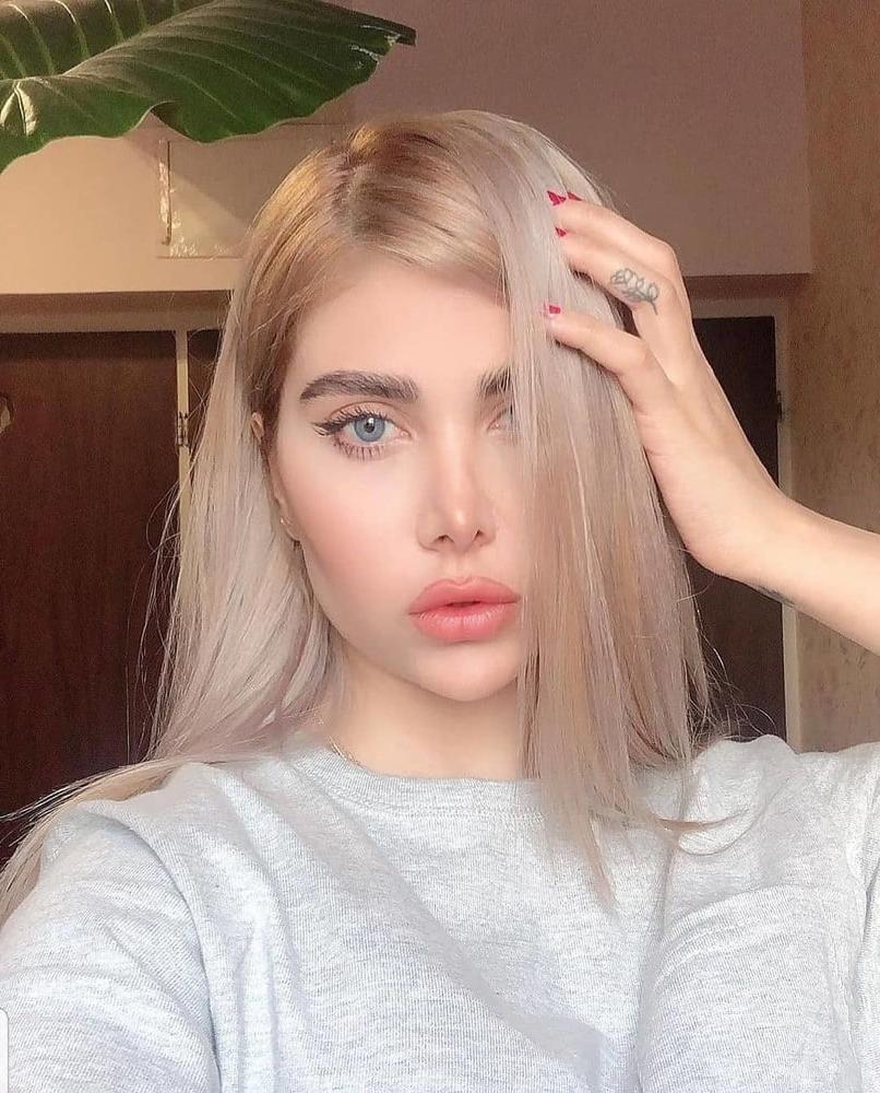 25P Iran Teen girls 45