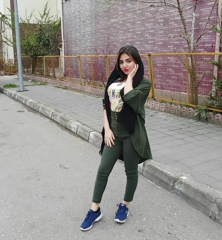 25P Iran Teen girls 45