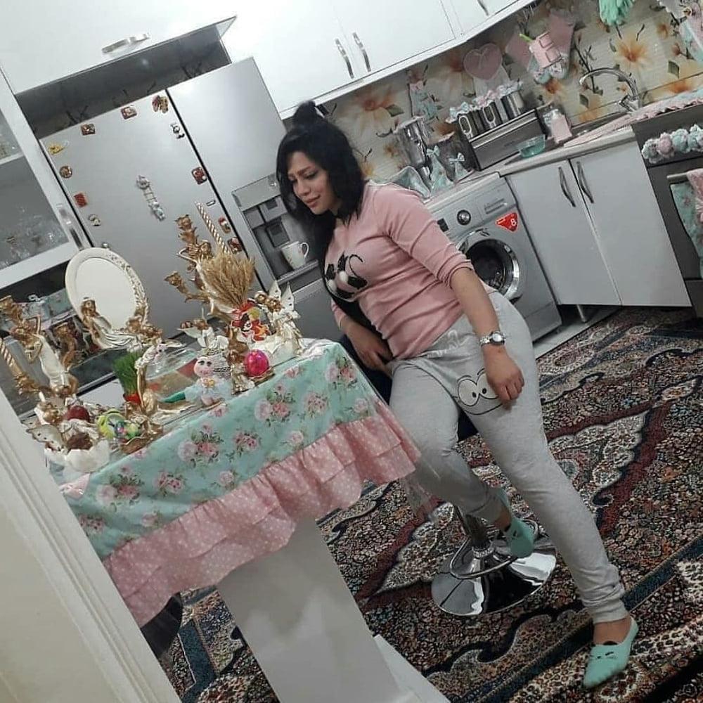 25P Iran Teen girls 45