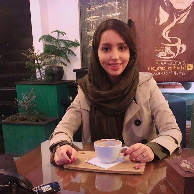 25P Iran Teen girls 45