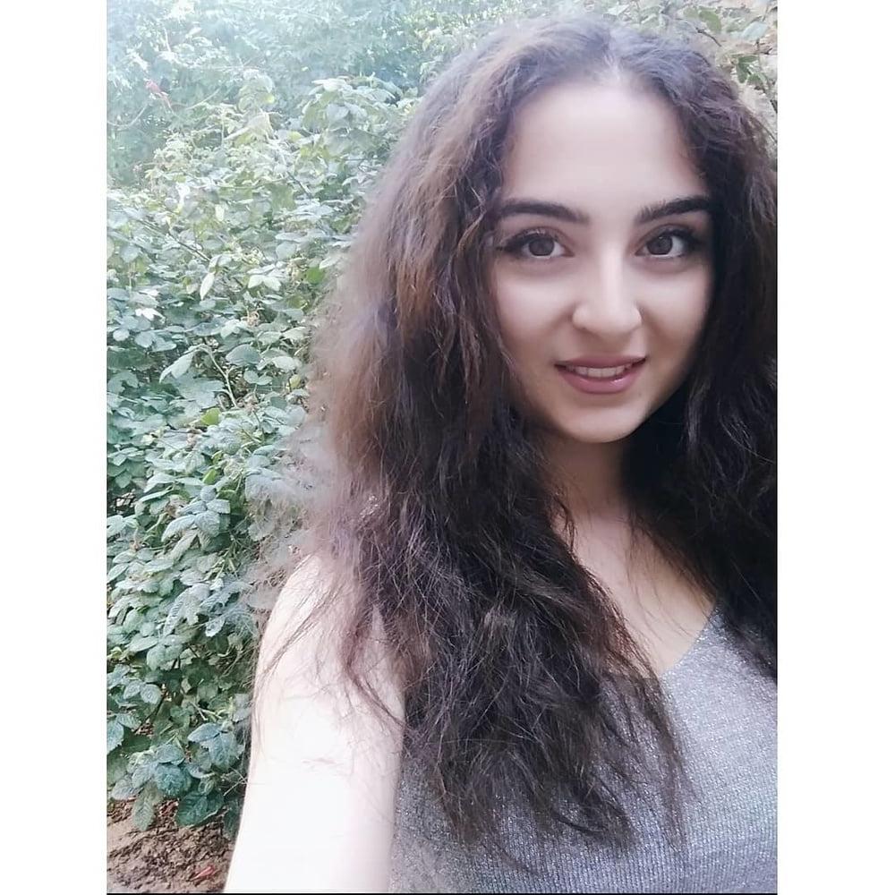 25P Iran Teen girls 44