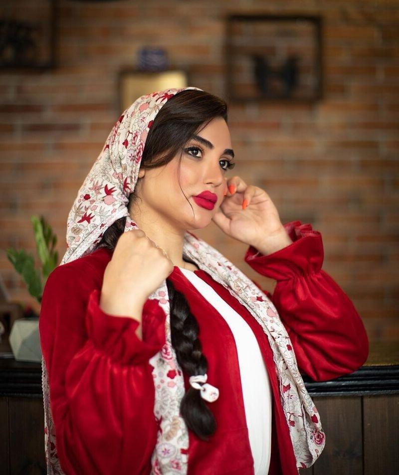 25P Iran Teen girls 44
