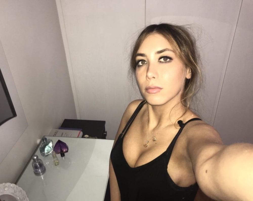 25P Iran Teen girls 44