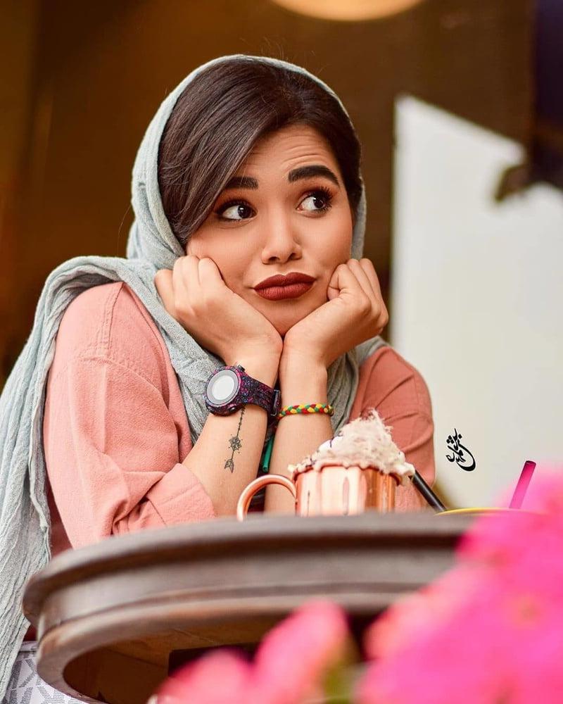 25P Iran Teen girls 44
