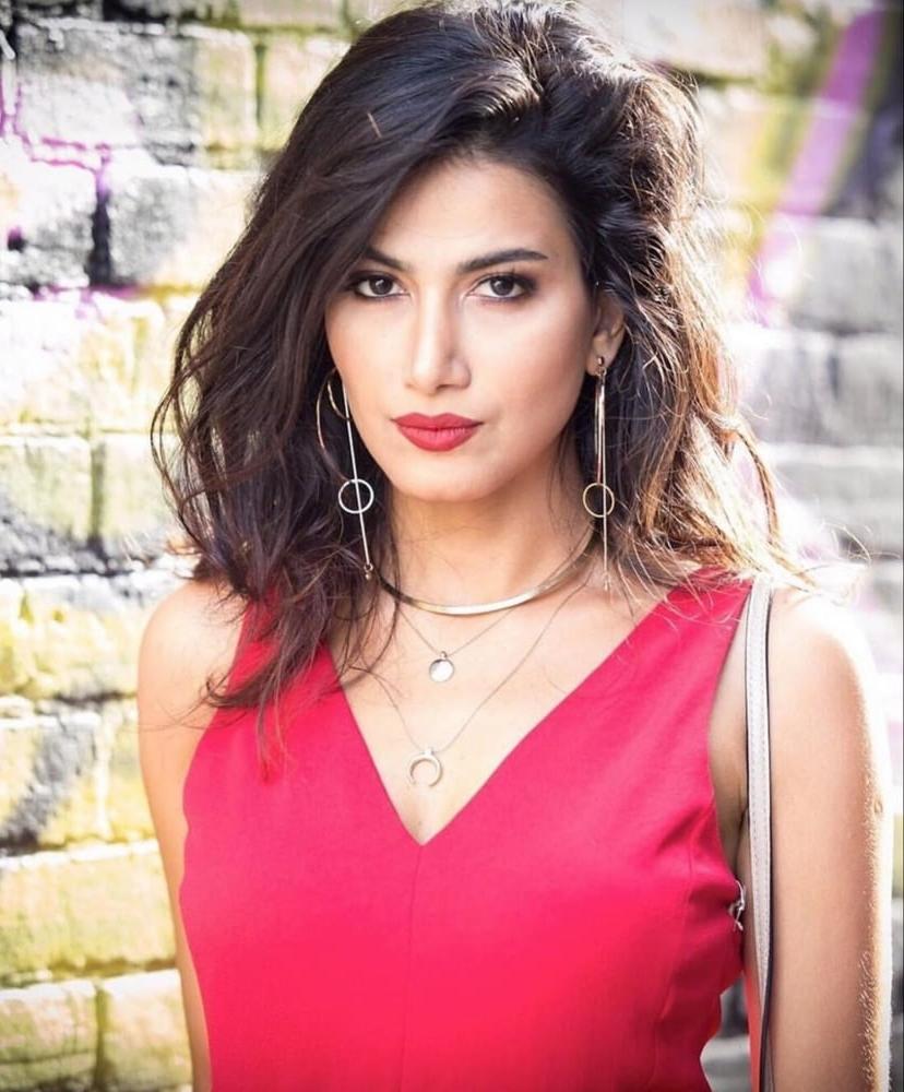 25P Iran Teen girls 44
