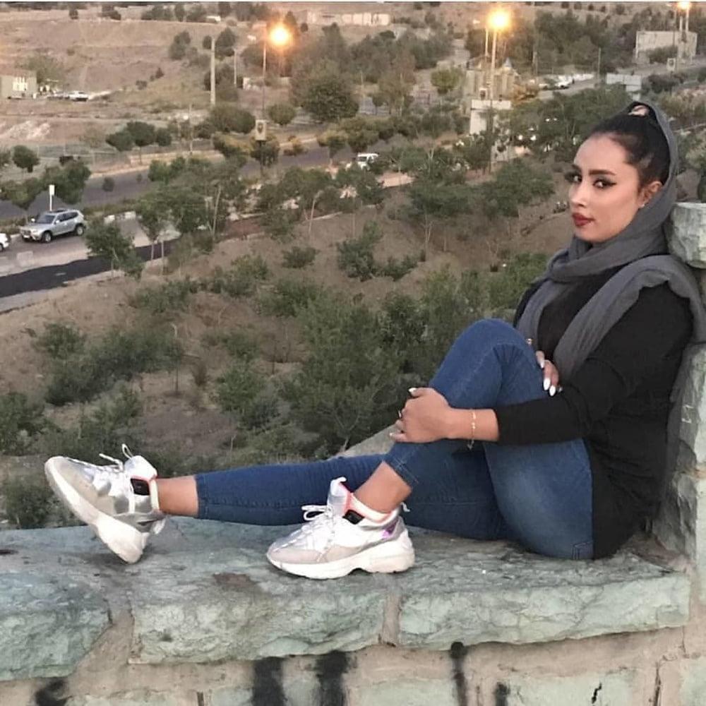 25P Iran Teen girls 42