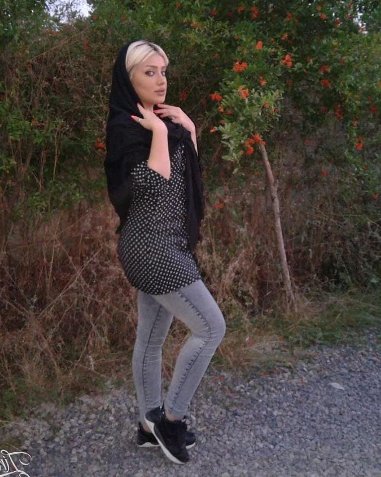 25P Iran Teen girls 42