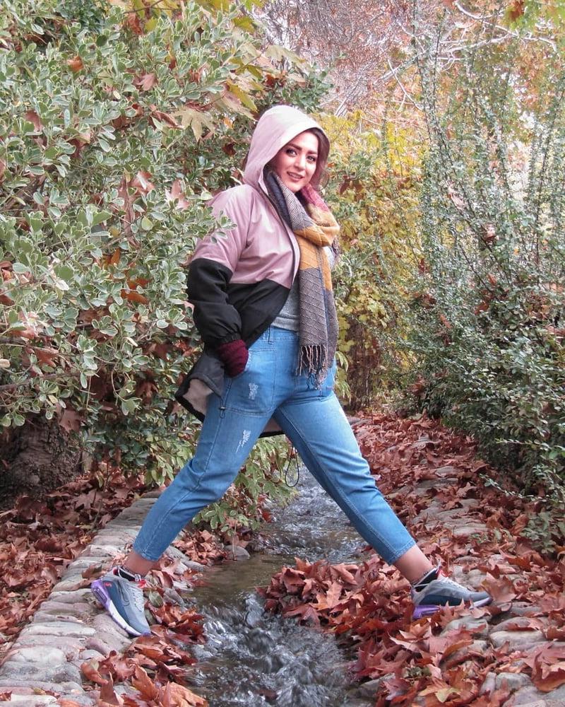 25P Iran Teen girls 28
