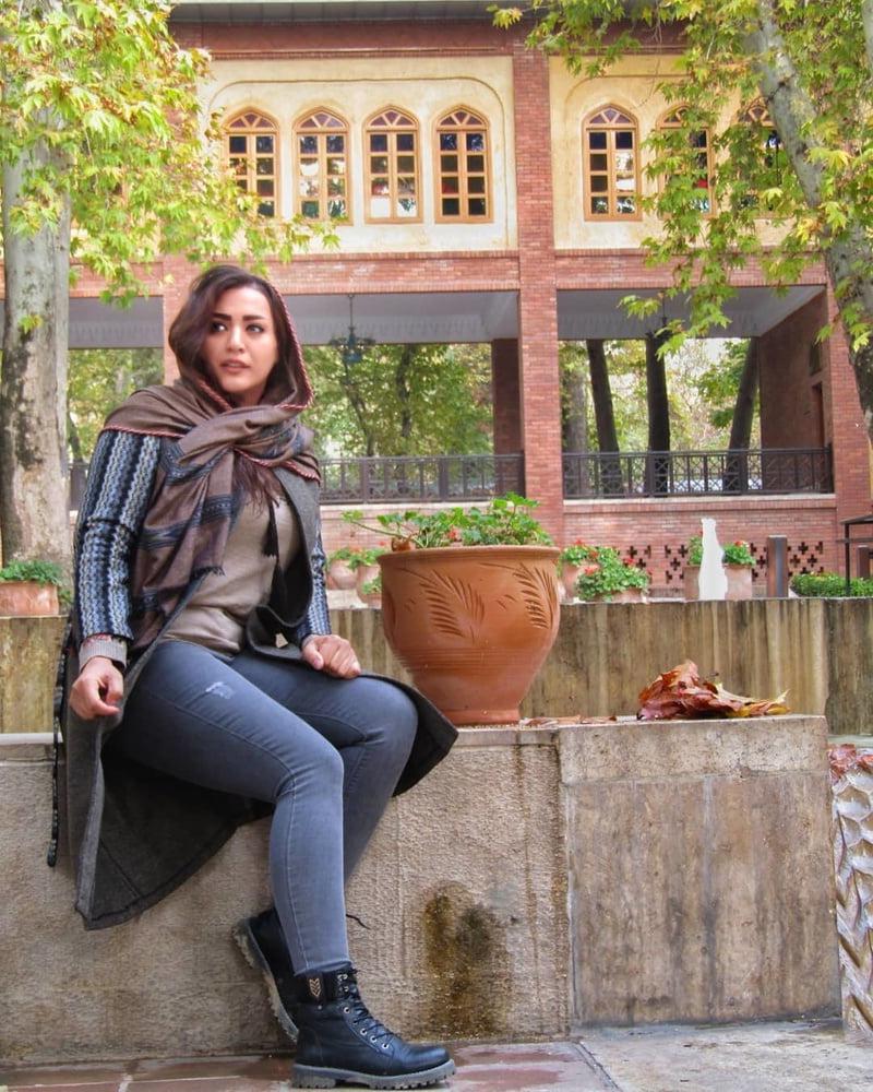 25P Iran Teen girls 28
