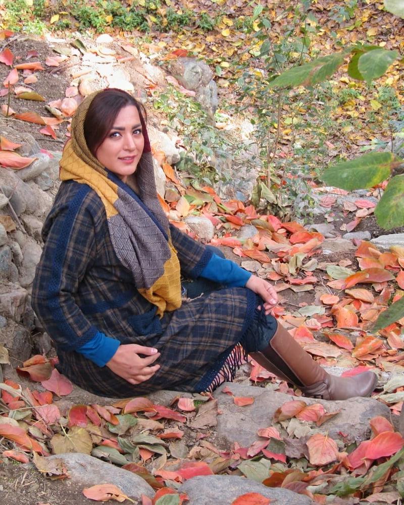 25P Iran Teen girls 28