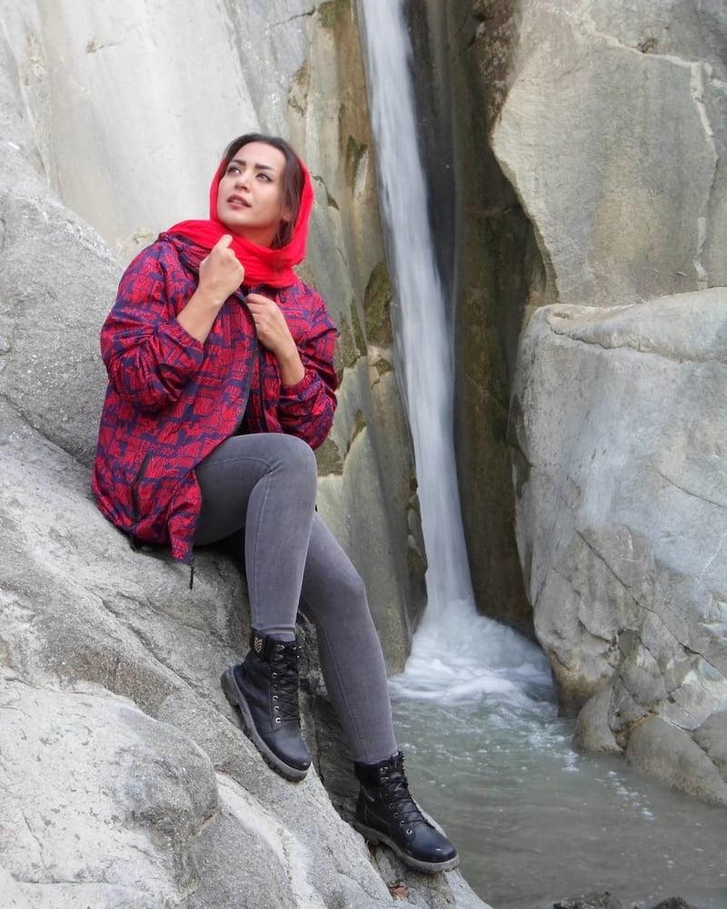 25P Iran Teen girls 28