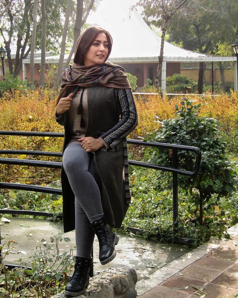 25P Iran Teen girls 28