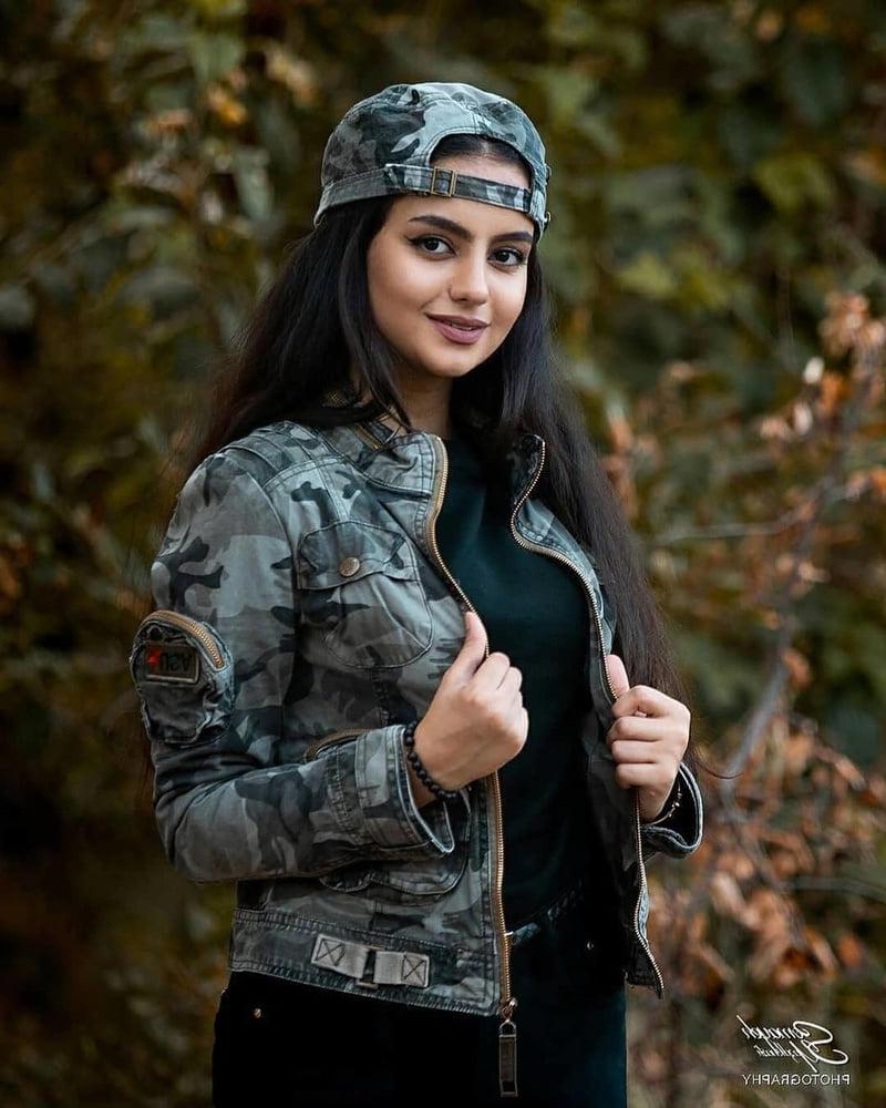 25P Iran Teen girls 39