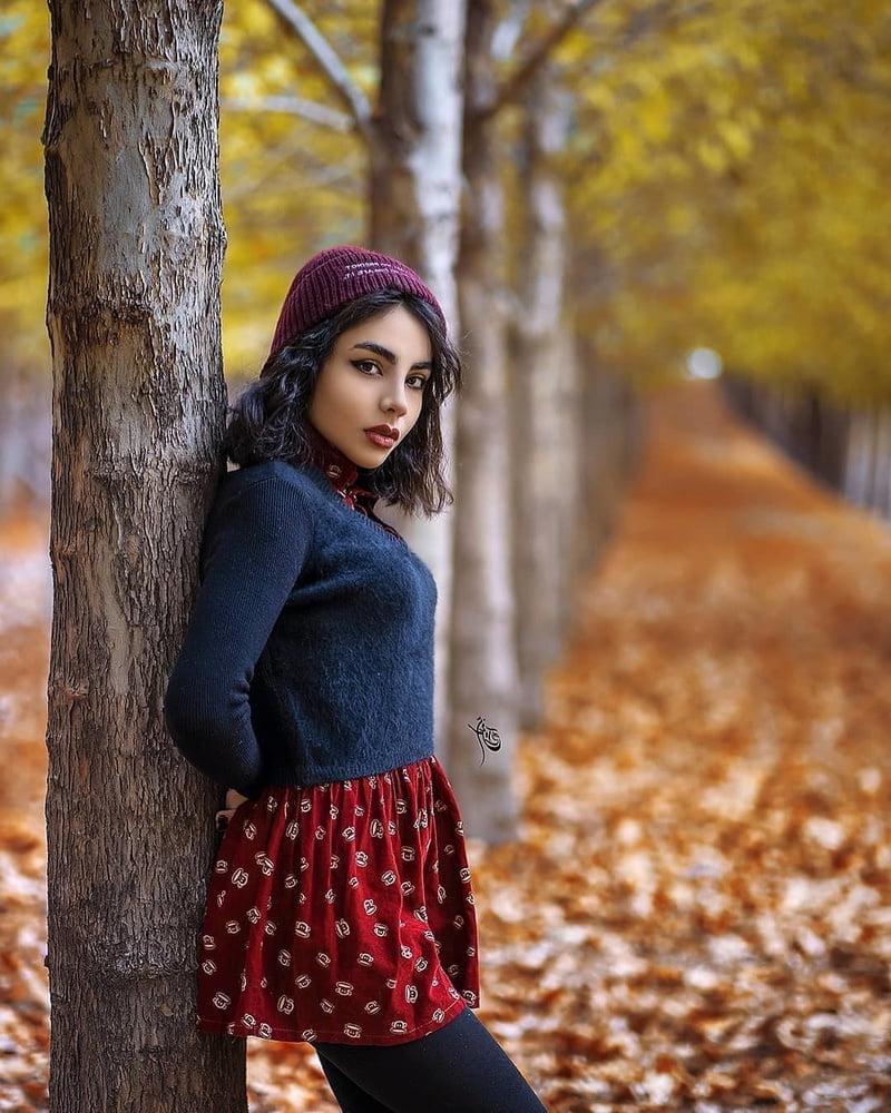 25P Iran Teen girls 39