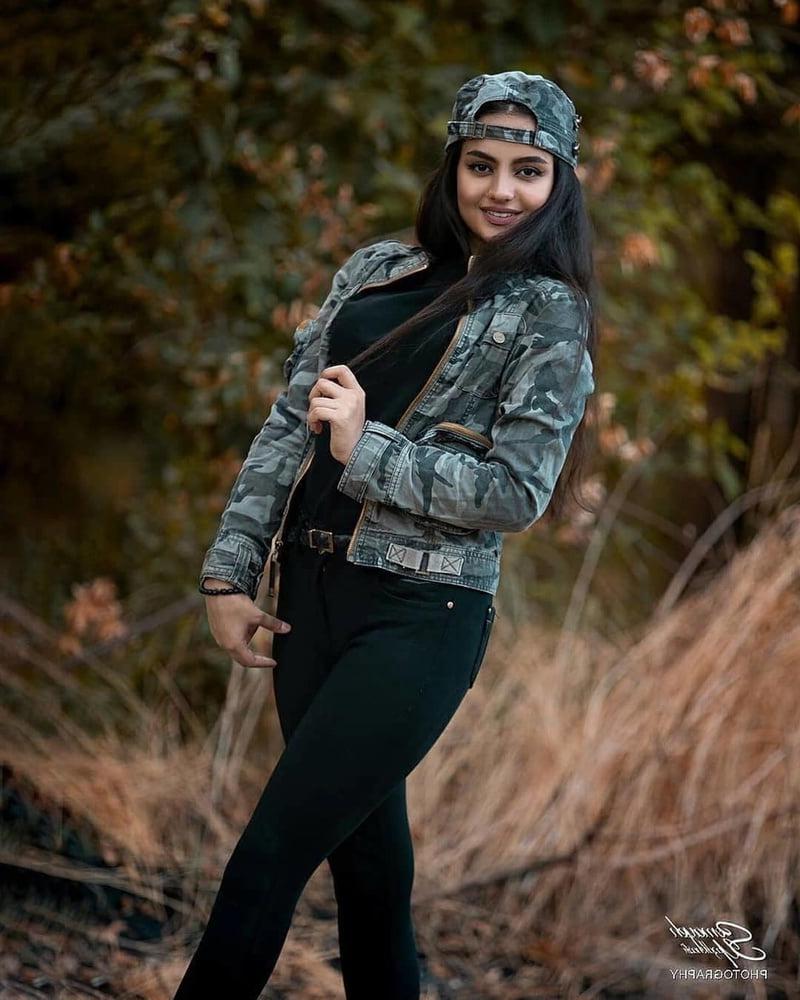 25P Iran Teen girls 39