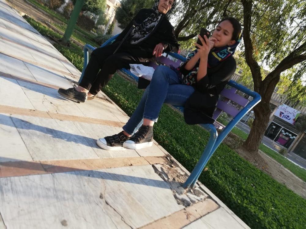 25P Iran Teen girls 43