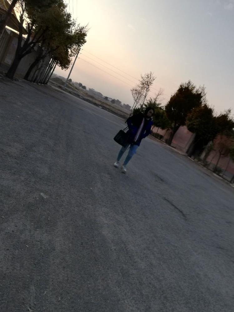 25P Iran Teen girls 43