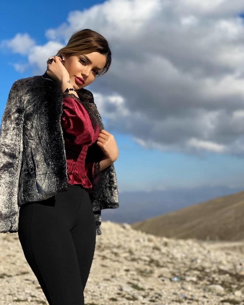 25P Iran Teen girls 40