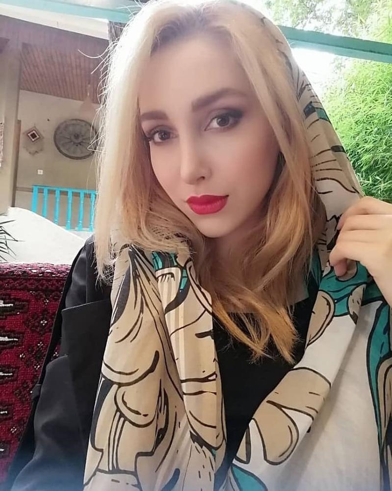 25P Iran Teen girls 40