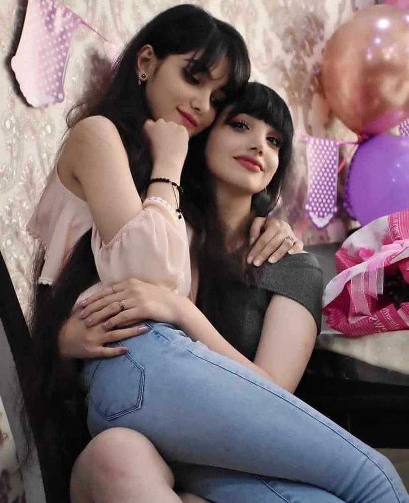 25P Iran Teen girls 40