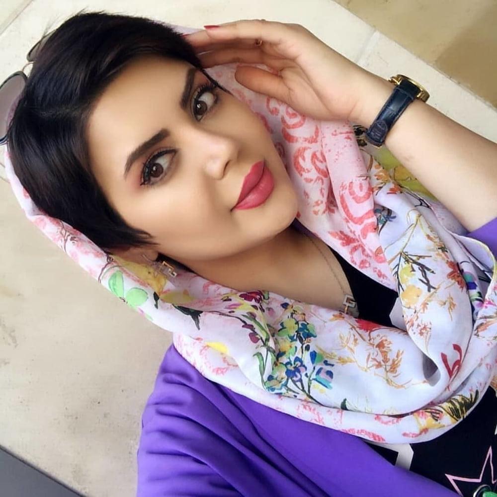 25P Iran Teen girls 40