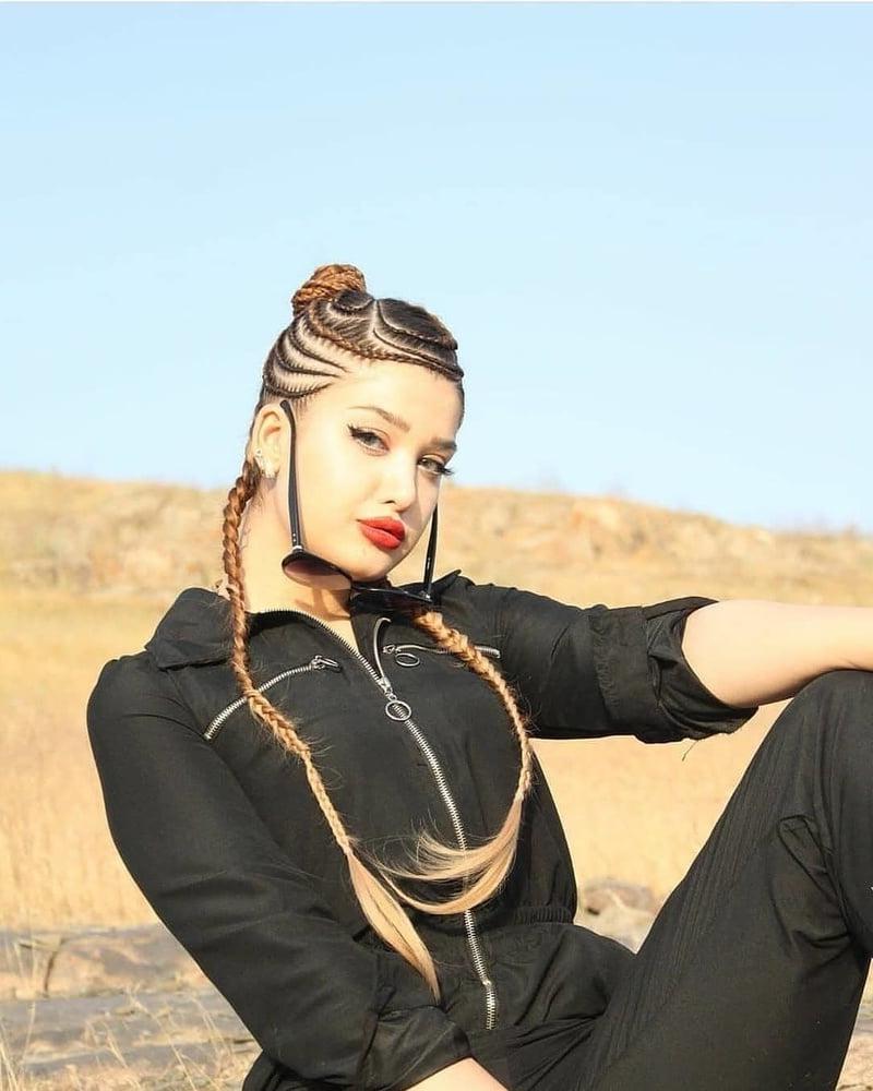 25P Iran Teen girls 40