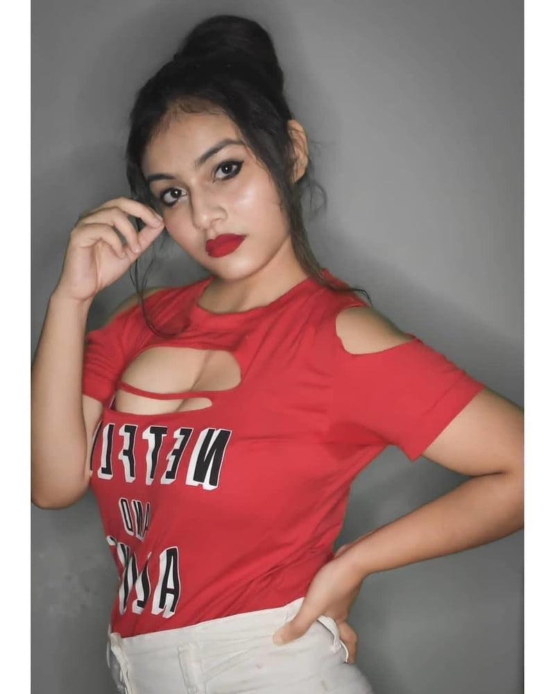 25P Iran Teen girls 40