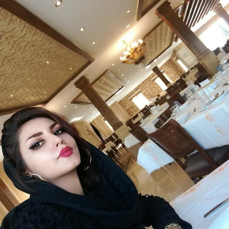 25P Iran Teen girls 40