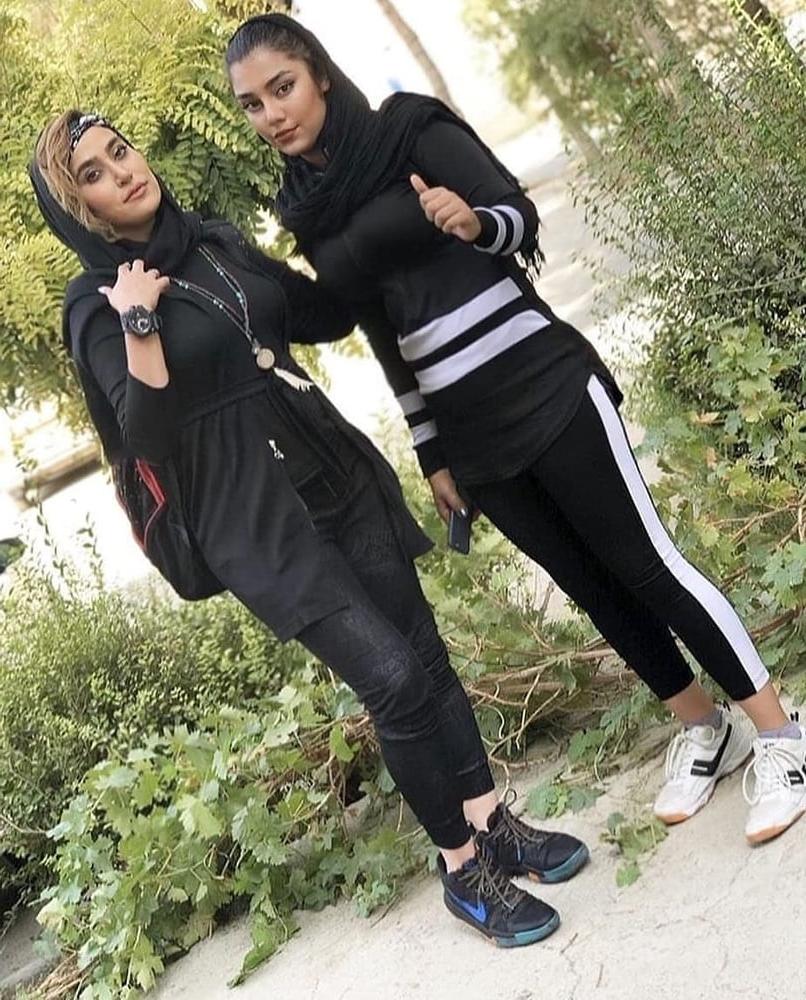 25P Iran Teen girls 40