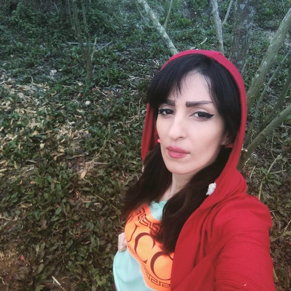 17P Iran Teen girls 25