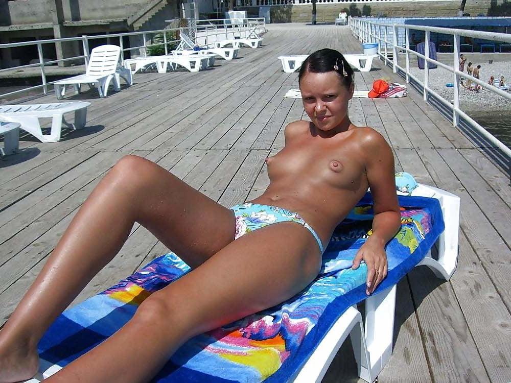 18P Bikini Girls ( young 18 ) Beach ..