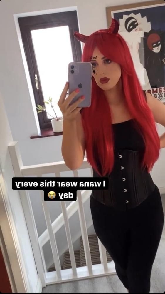 25P Amateur UK girl Katie E - Cock tease &amp; Social Media wankbait