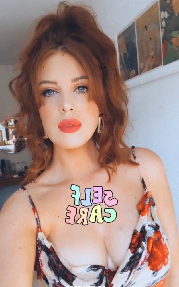 25P Amateur UK girl Katie E - Cock tease &amp; Social Media wankbait