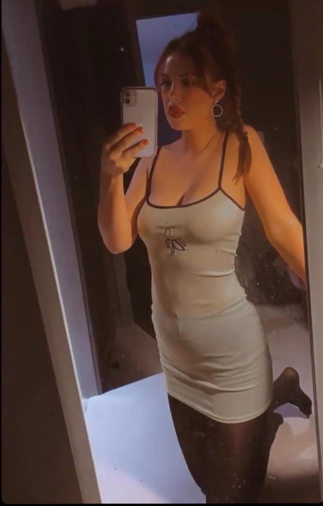 25P Amateur UK girl Katie E - Cock tease &amp; Social Media wankbait
