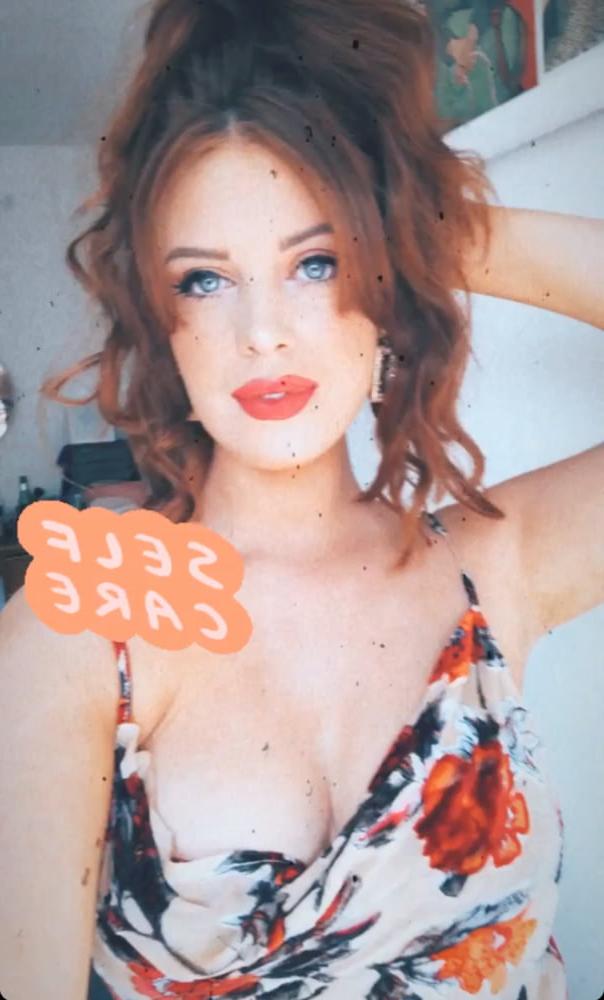 25P Amateur UK girl Katie E - Cock tease &amp; Social Media wankbait