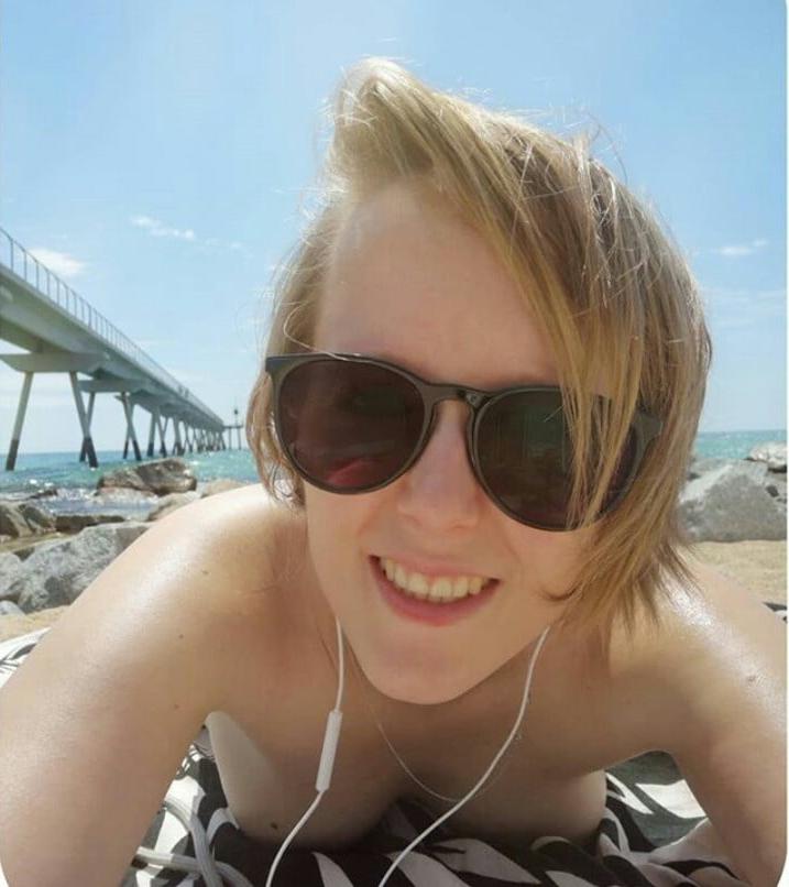 17P Beach Girls