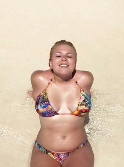 17P Beach Girls