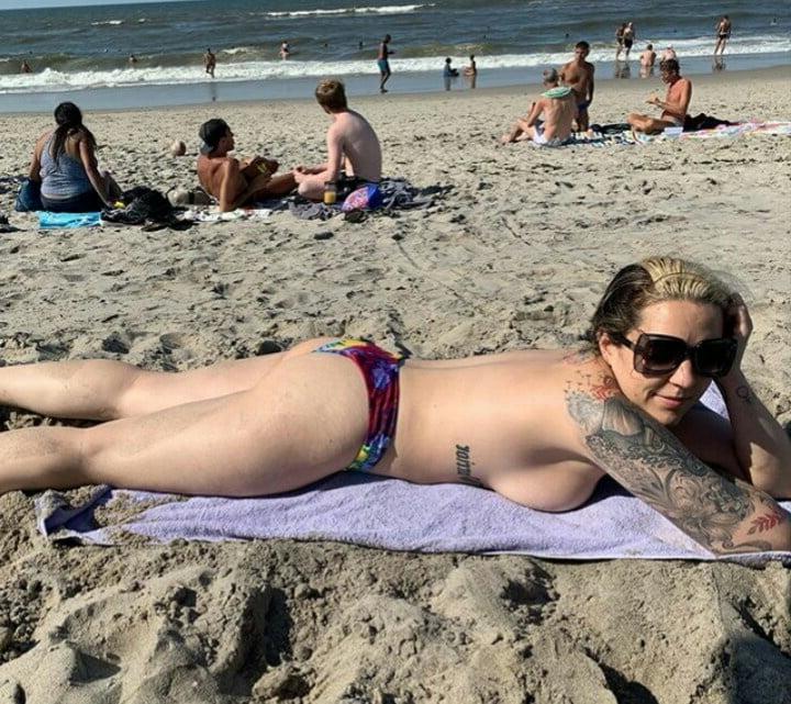 17P Beach Girls