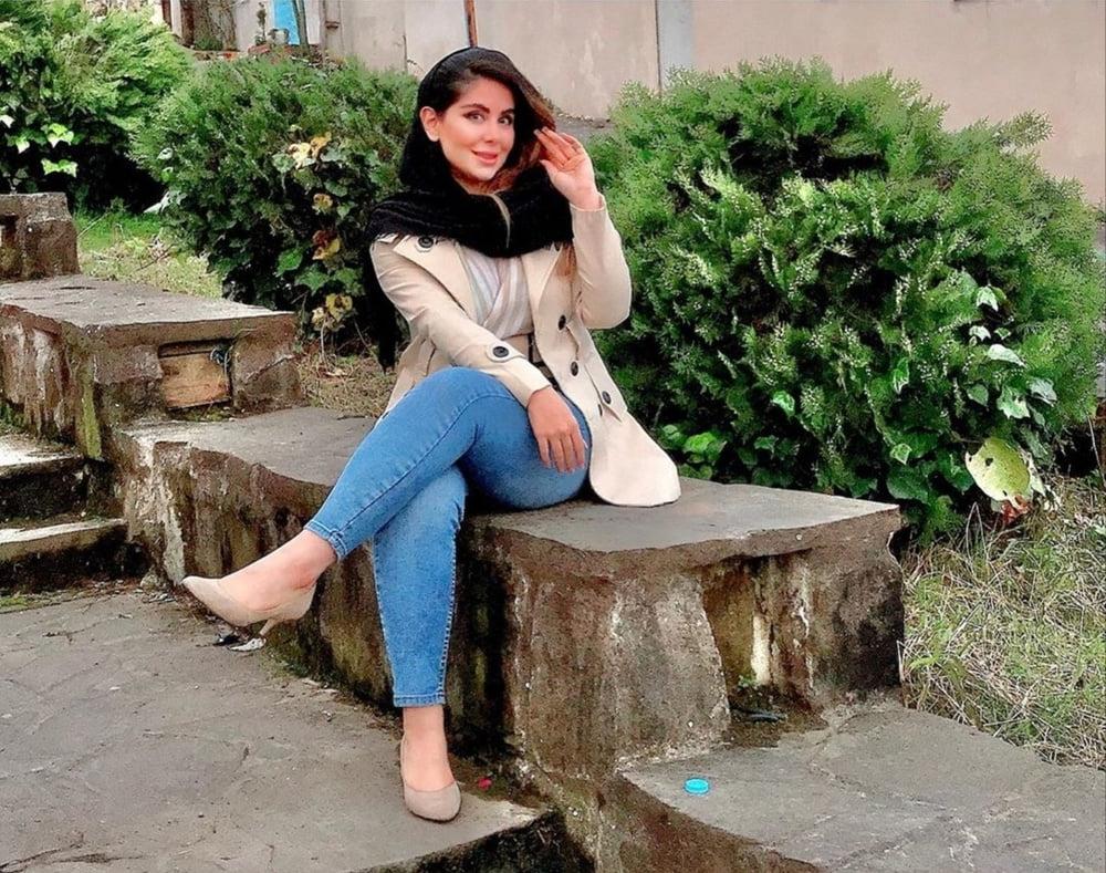 11P Iran Teen girls 14