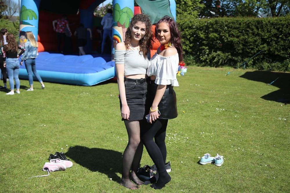 25P Girls in Short Skirts
