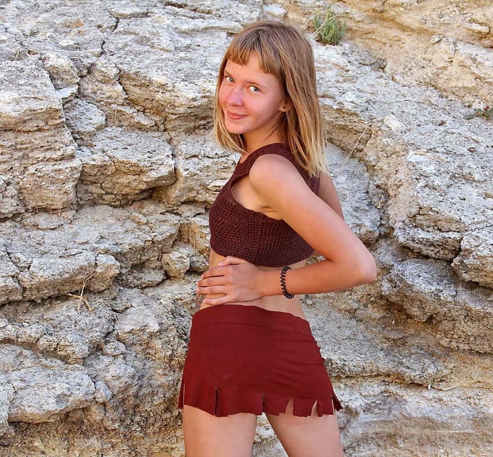 25P Girls in Short Skirts