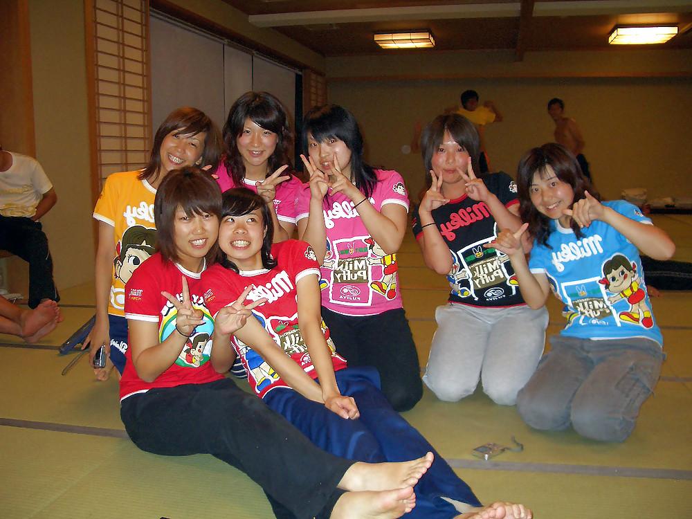 12P Japanese students prank at her trip