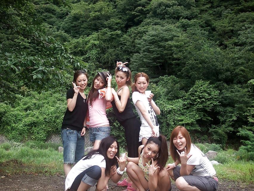 12P Japanese students prank at her trip