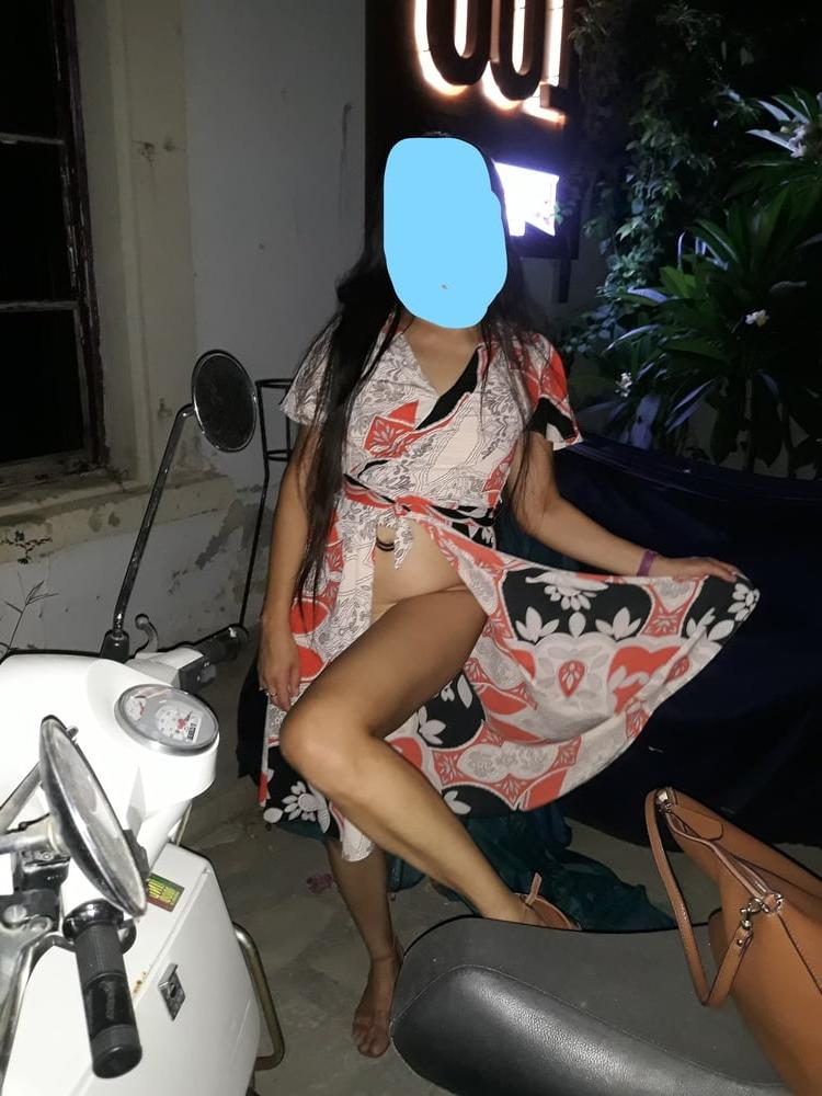 9P flashing shaven pussy in restaurant, bar and car