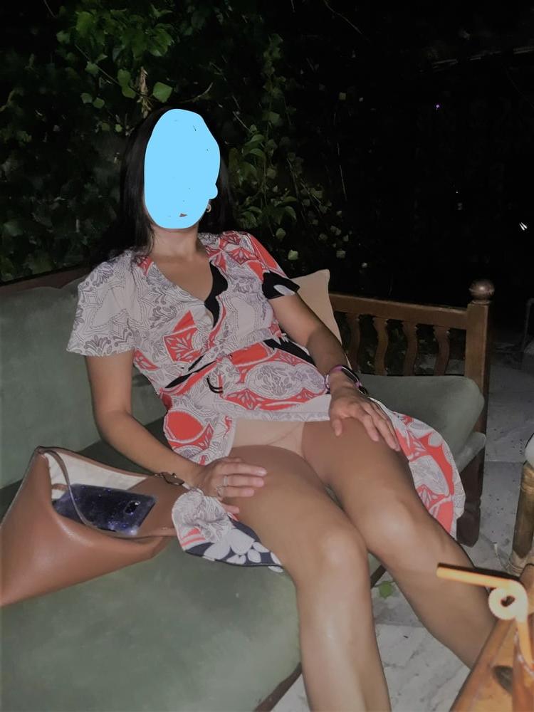 9P flashing shaven pussy in restaurant, bar and car