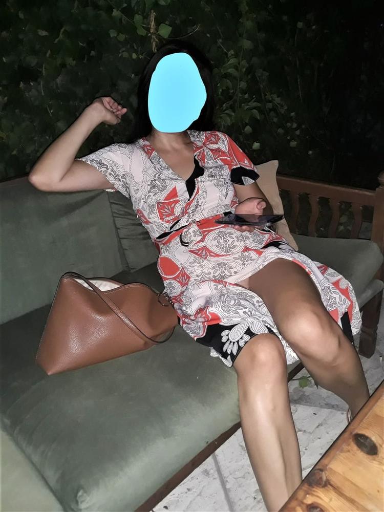 9P flashing shaven pussy in restaurant, bar and car