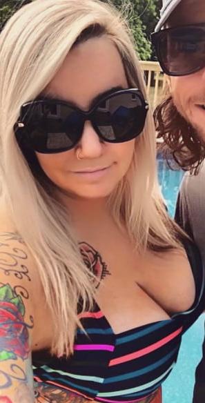 25P THICK TATooed MILF Lauren