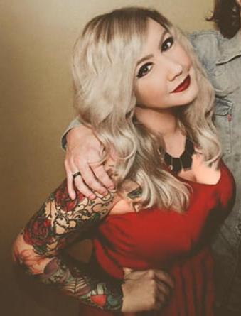 25P THICK TATooed MILF Lauren