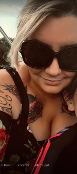 25P THICK TATooed MILF Lauren