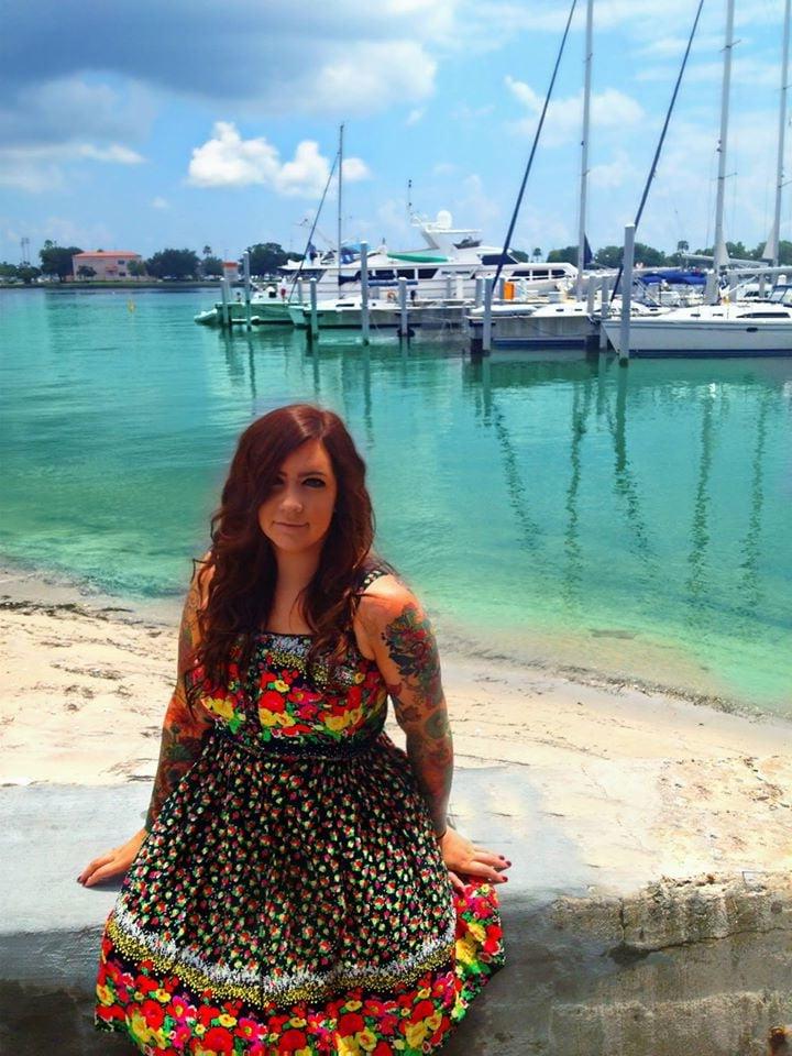 25P THICK TATooed MILF Lauren